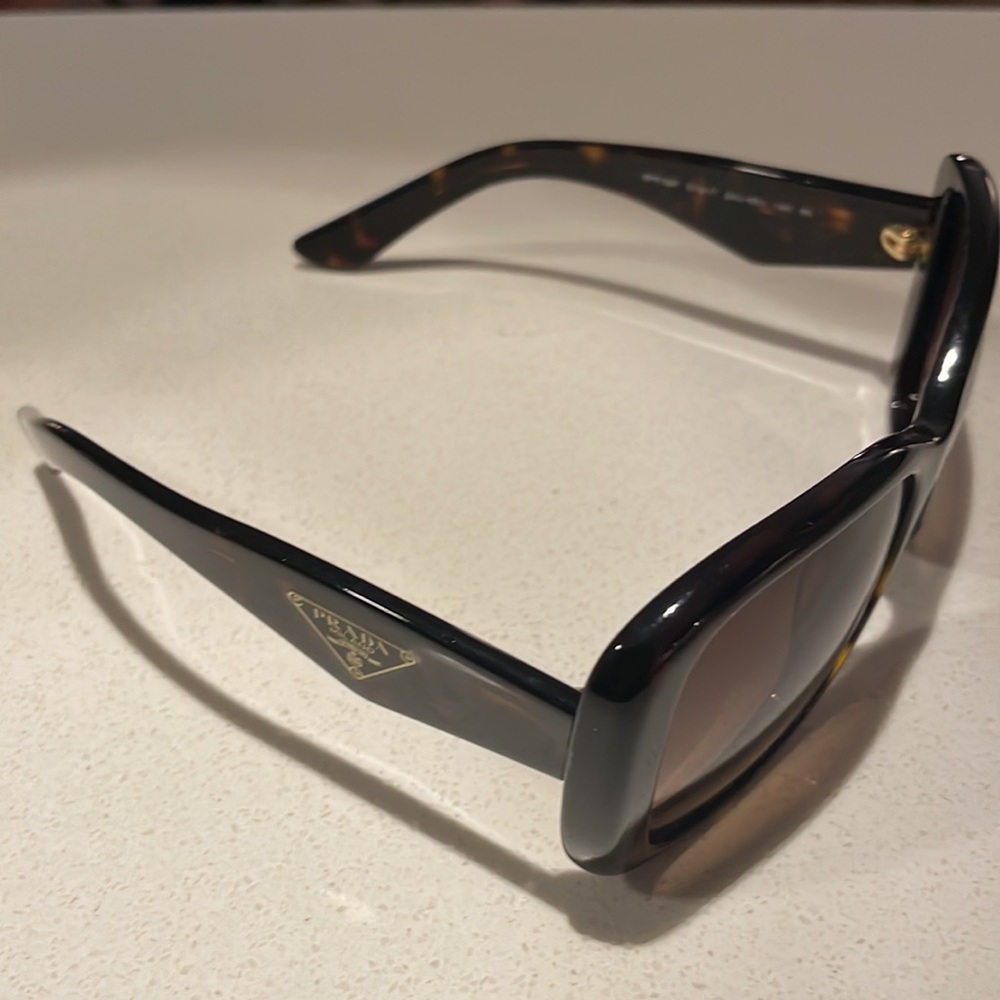 Prada sunglasses - Picture 3 of 3